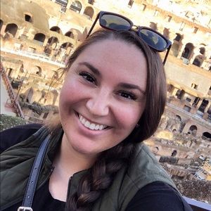 Meet your Posher, Caitlin